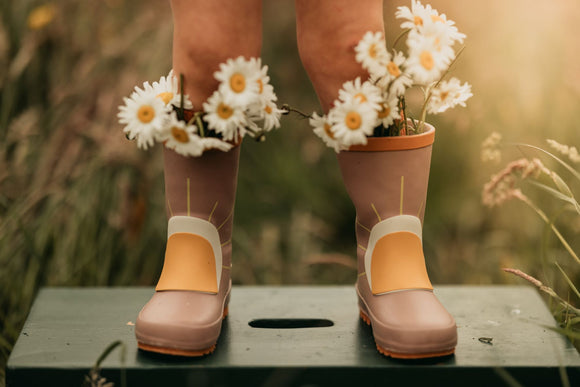 RAIN BOOTS